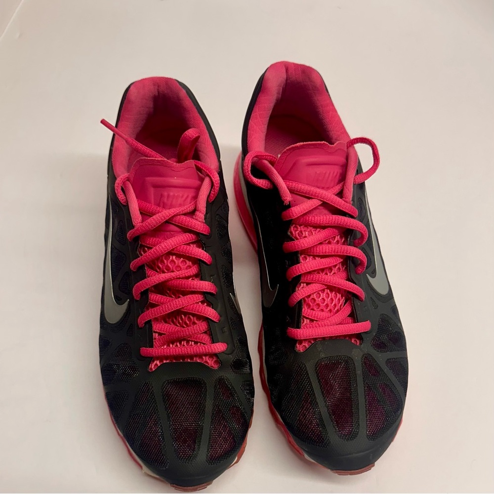 Nike Women's Air max Athletic Shoes in Black and‎ Pink size 7.5